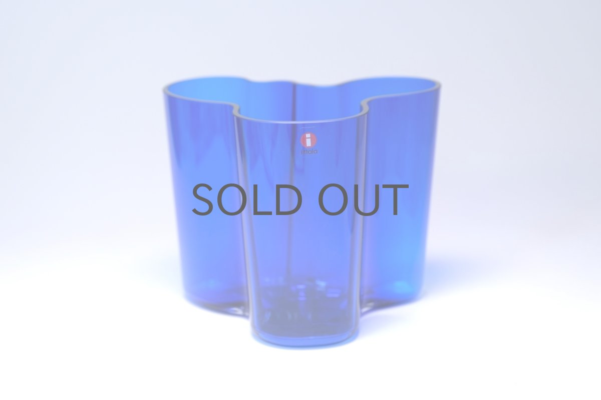 画像1: iittala/イッタラ/ALVAR AALTO/Savoy vas/アルヴァ・アアルトコレクション ベース/H12cm/2002年/廃盤色ダークブルー (1)