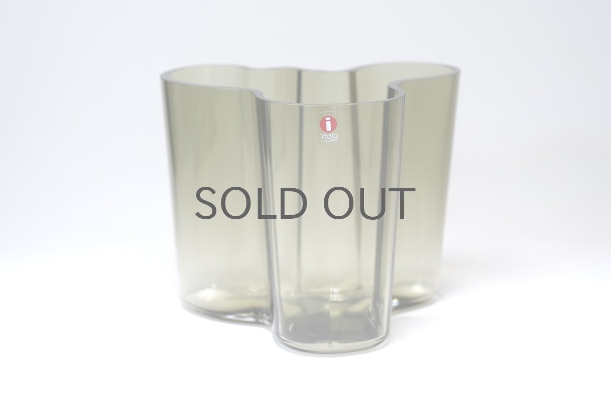 画像1: iittala/イッタラ/ALVAR AALTO/Savoy vas/アルヴァ・アアルトコレクション ベース/H12cm/グレー/BOX付き (1)