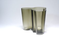 画像4: iittala/イッタラ/ALVAR AALTO/Savoy vas/アルヴァ・アアルトコレクション ベース/H12cm/グレー/BOX付き (4)