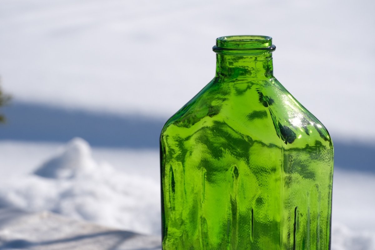 画像2: ビンテージ北欧雑貨/RiihimaenLasi/リーヒマエン・ラシ/Helena Tynell/ヘレナ・ティネル/Lankkupullo/ボトル/グリーン (2)