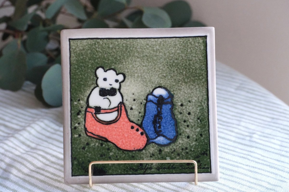 画像1: ARABIA/アラビア /Helja Liukko Sundstrom/ヘルヤ・リウッコ・スンドストロム/クマ＆ベビーシューズ (1)