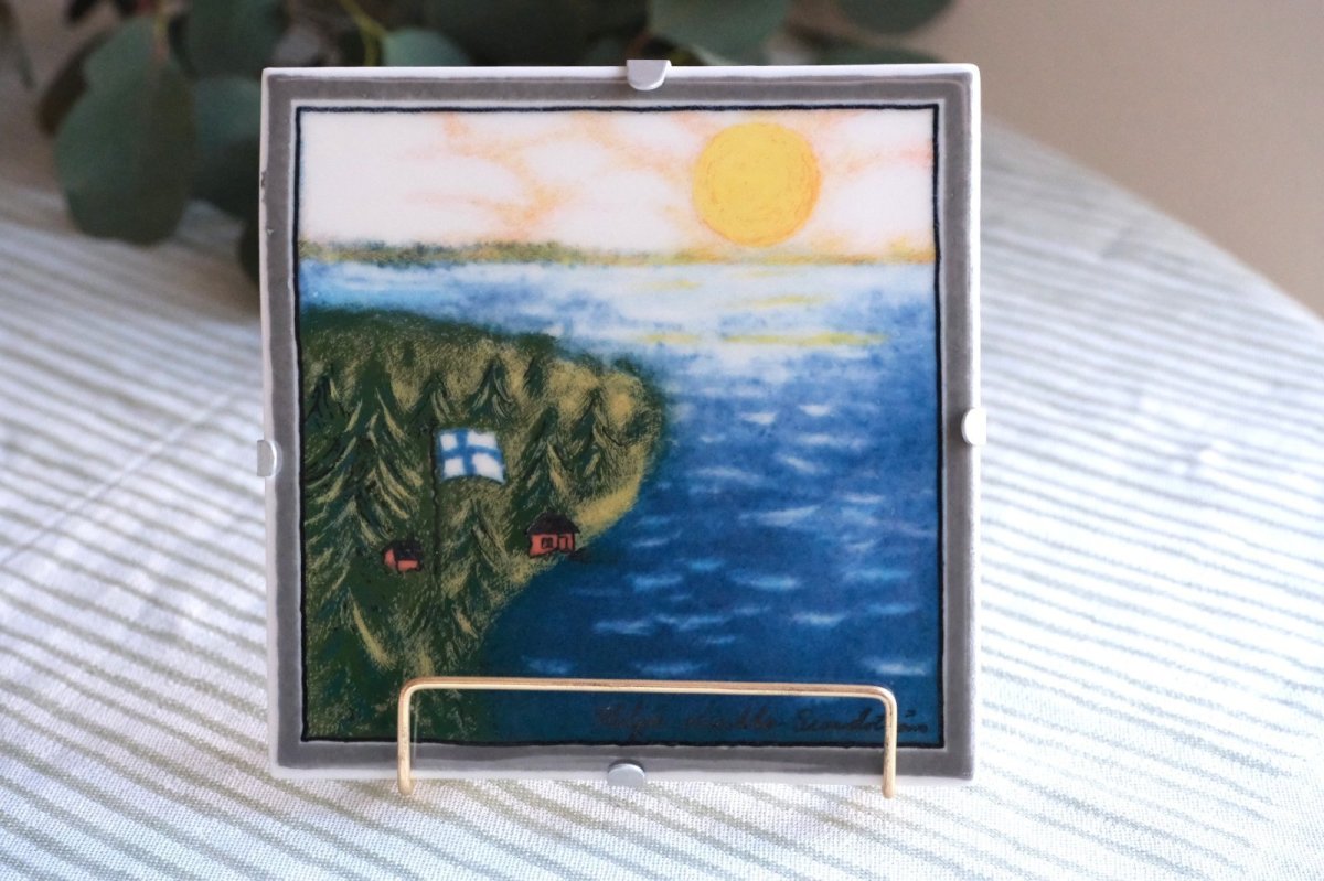 画像1: ARABIA/アラビア /Helja Liukko Sundstrom/ヘルヤ・リウッコ・スンドストロム/サマーハウス＆フィンランド国旗 (1)