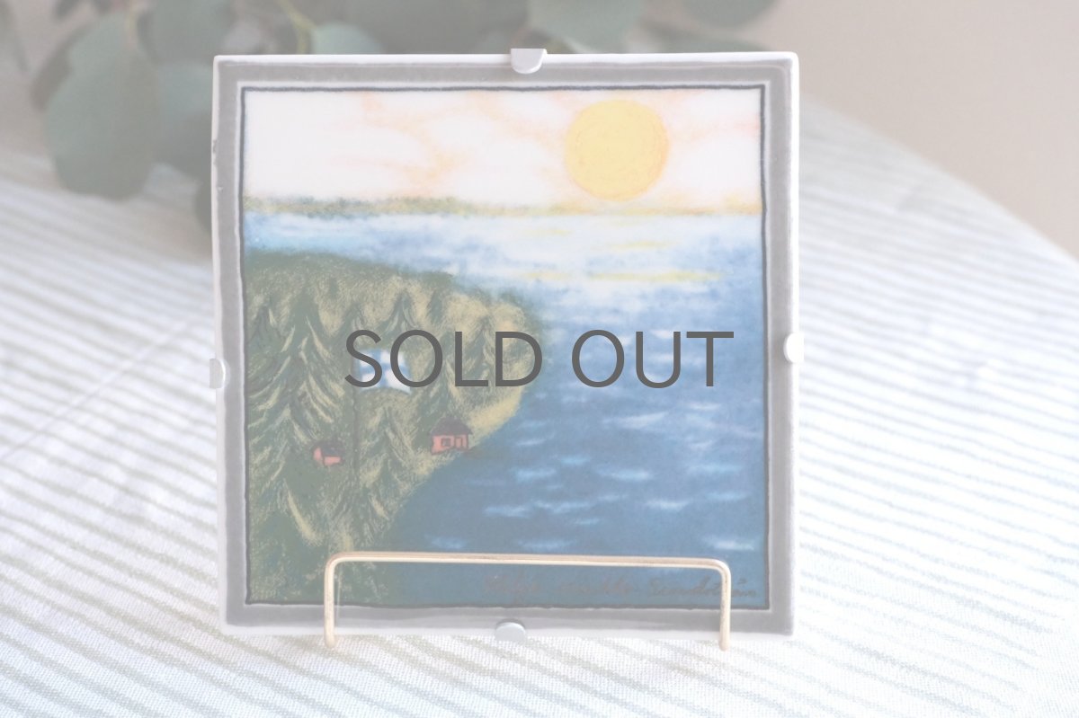 画像1: ARABIA/アラビア /Helja Liukko Sundstrom/ヘルヤ・リウッコ・スンドストロム/サマーハウス＆フィンランド国旗 (1)