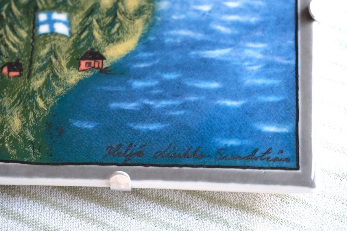 画像2: ARABIA/アラビア /Helja Liukko Sundstrom/ヘルヤ・リウッコ・スンドストロム/サマーハウス＆フィンランド国旗 (2)