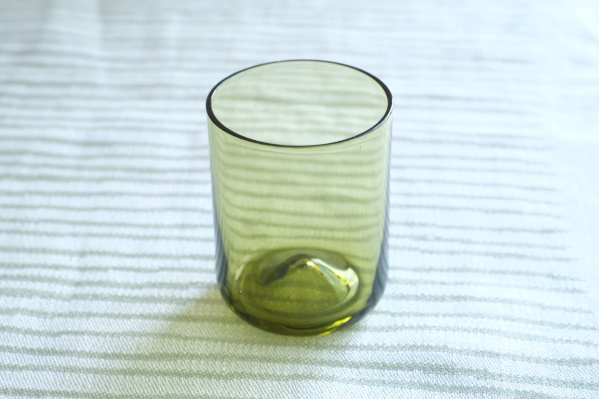 画像2: ビンテージ北欧雑貨/Kaj Franck/カイ・フランク/Nuutajarvi/ヌータヤルヴィ/Lilli/ショットグラス/オリーブグリーン/No.1 (2)