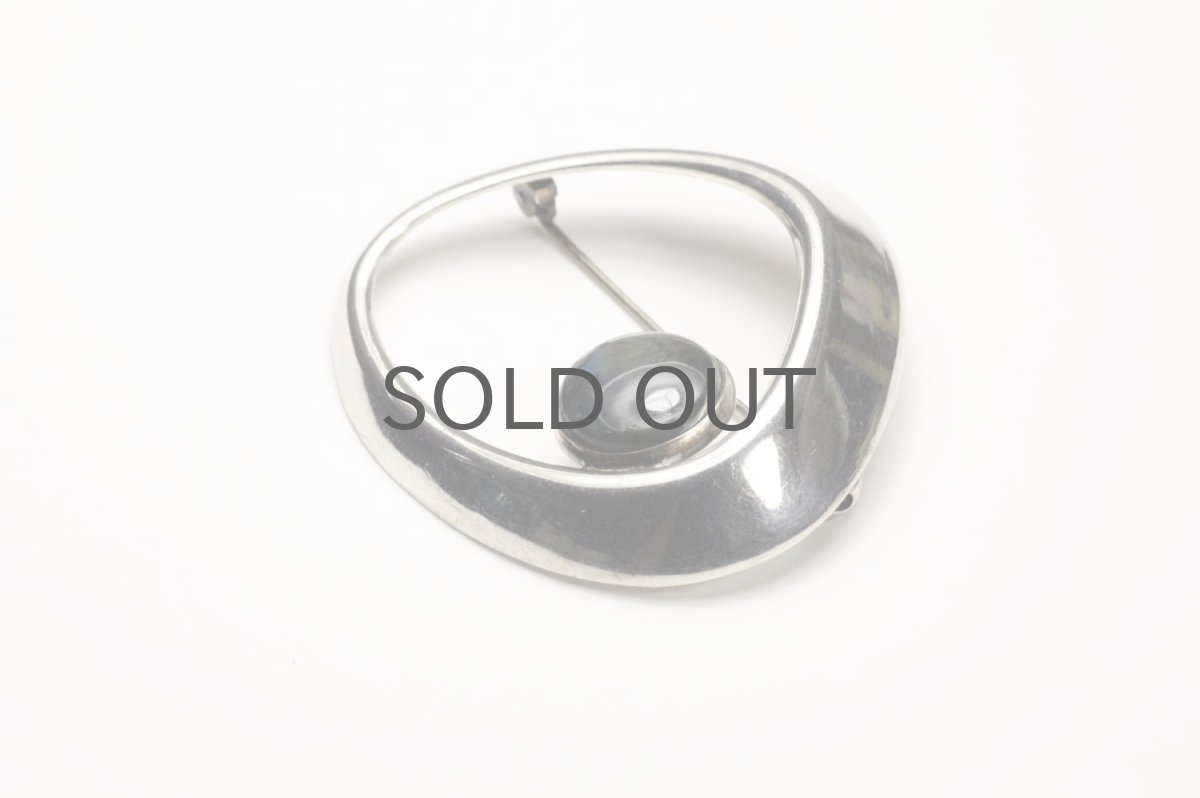 画像2: スウェーデン/ヴィンテージアクセサリー/シルバーブローチ/1914年製/グレーストーン (2)