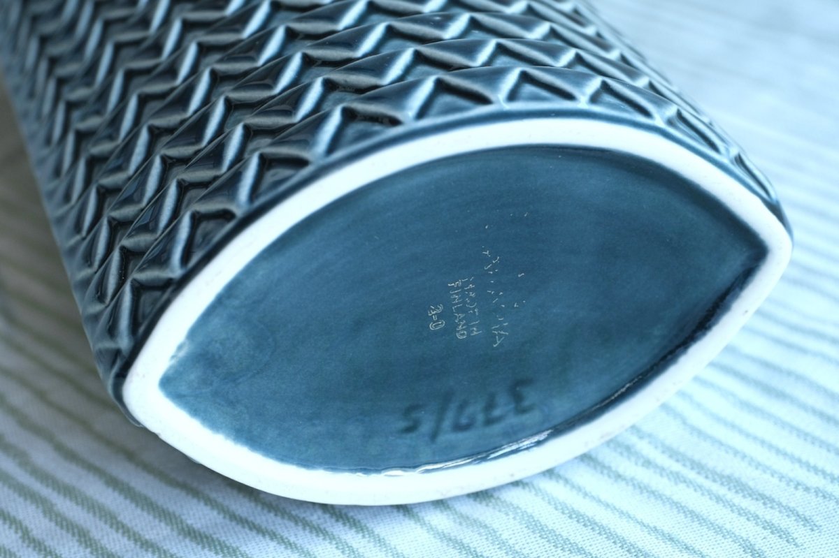 画像8: 北欧ビンテージ/ARABIA/アラビア/Kaarina Aho/カーリナ・アホ/Harlekiini/ベース/ブルーグレー/高さ24cm/B品 (8)