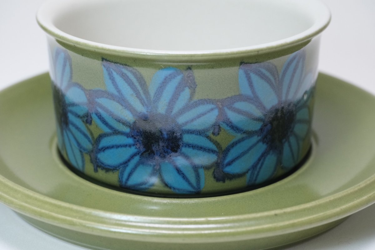 画像2: ARABIA/アラビア/Hilkka-Lisa Ahola/ヒルッカ・リサ・アホラ/ブルーフラワー＆オリーブベース/ティカップ＆ソーサー (2)