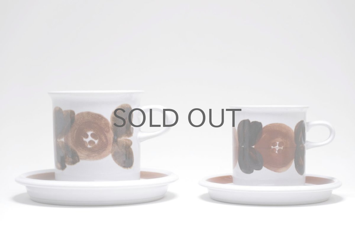 右がコーヒーカップ 左がモーニングカップ