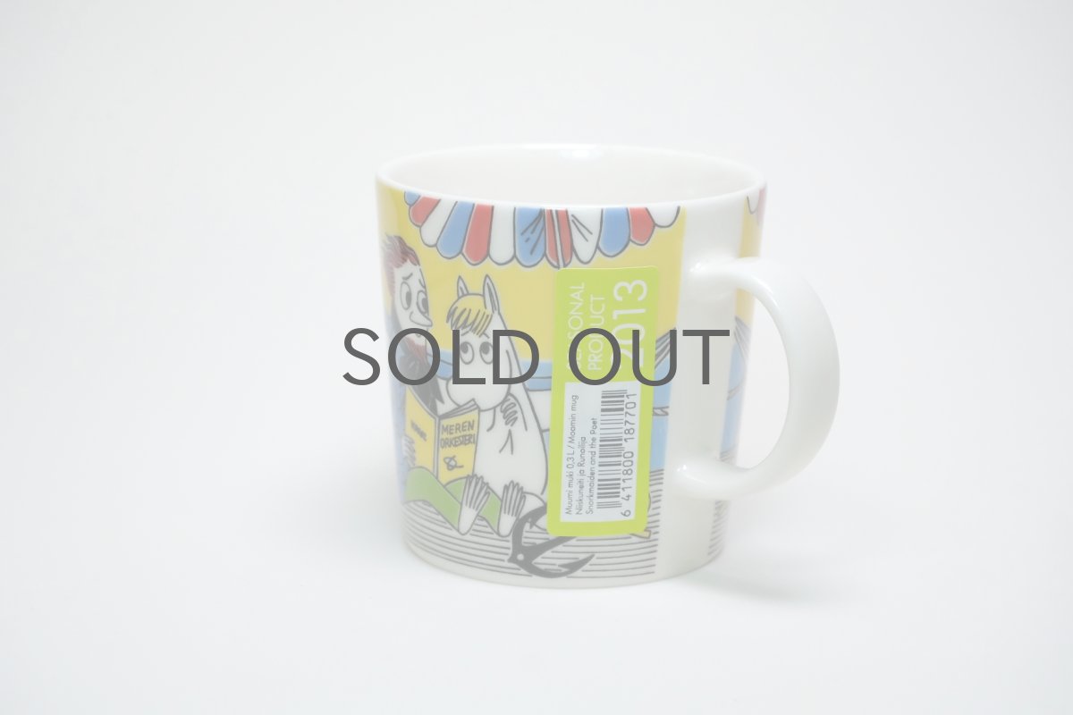 画像3: No.10 ARABIA/ムーミンマグ/2013年/夏マグ/フローレンスと詩人/廃盤/箱あり/未使用品 (3)