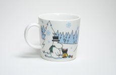 画像2: No.11 ARABIA/ムーミンマグ/2013年/冬マグ/アンダーザツリー/廃盤/箱無し/未使用品 (2)