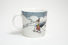 画像2: No.13 ARABIA/ムーミンマグ/2014年/冬マグ/スキーイングウィズミスターブリック/廃盤/スペシャルボックスあり/未使用品 (2)