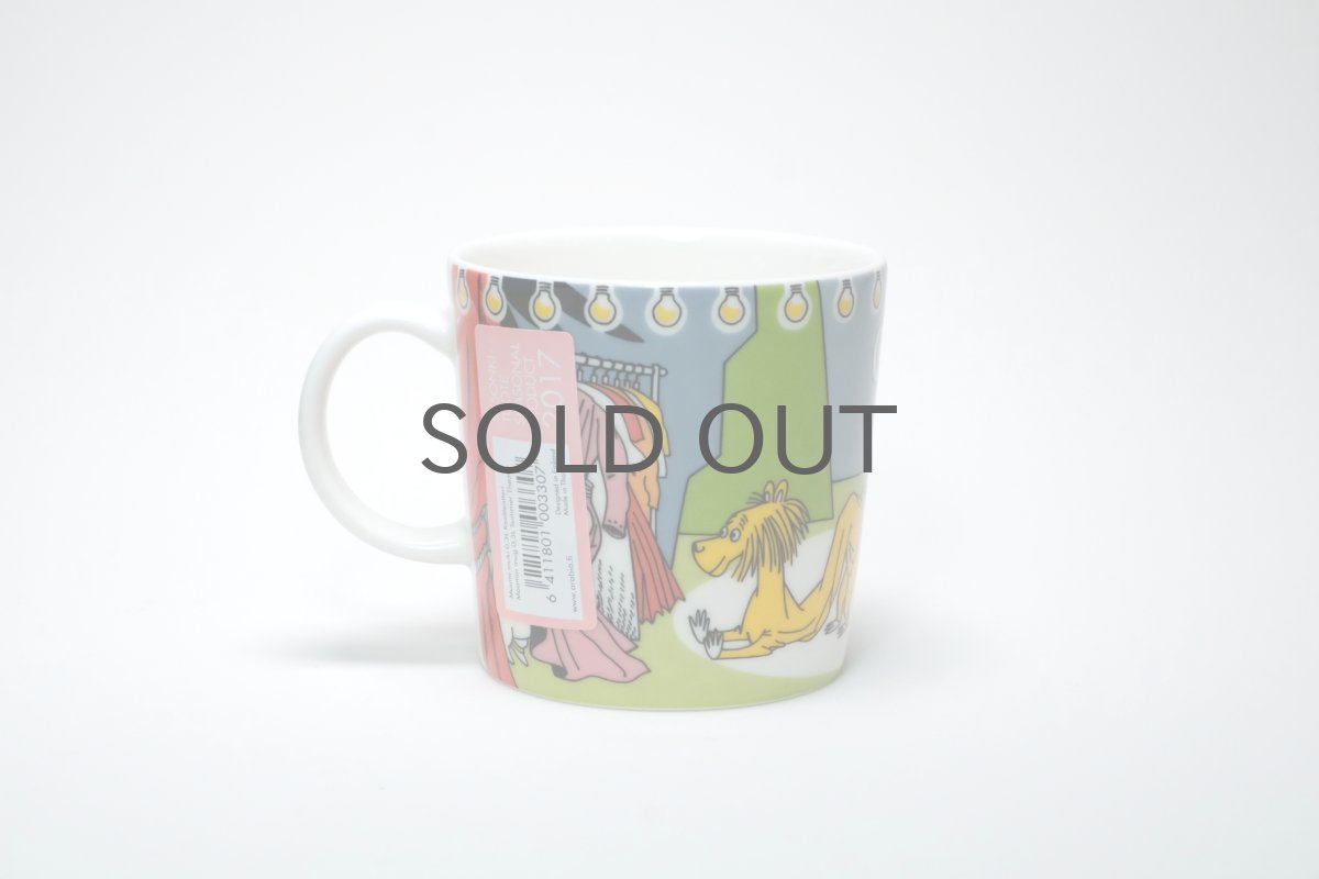 画像2: No.19 ARABIA/ムーミンマグ/2017年限定/夏マグ/サマーシアター/廃盤/箱あり (2)