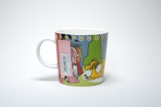 画像2: No.19 ARABIA/ムーミンマグ/2017年限定/夏マグ/サマーシアター/廃盤/箱あり (2)