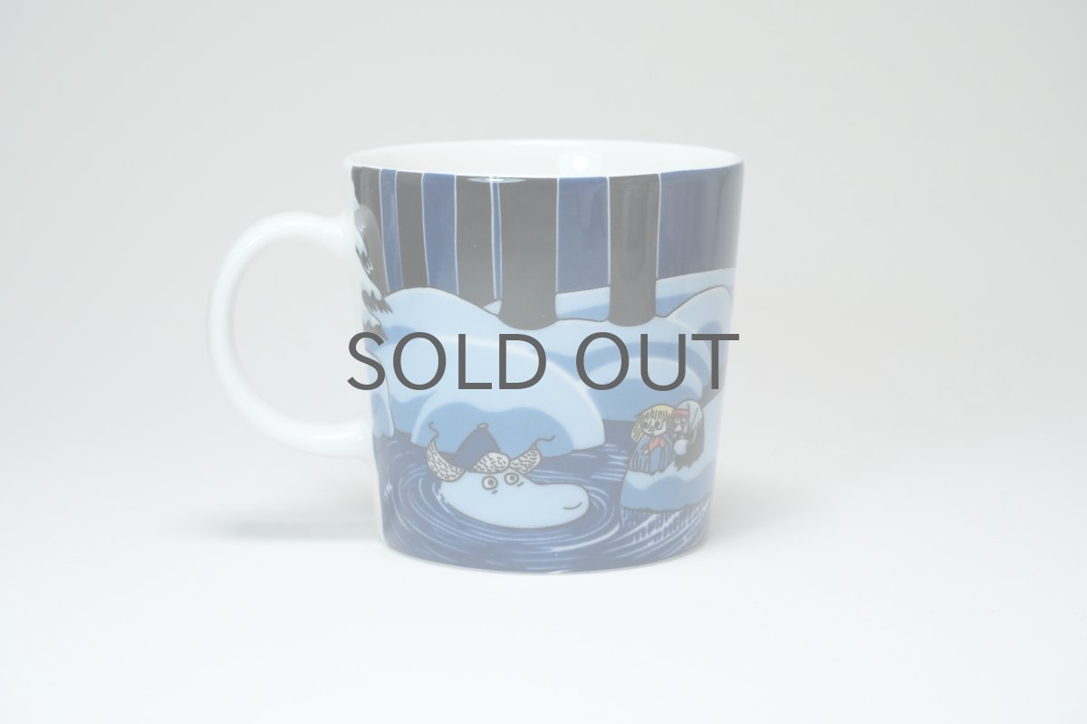 画像2: No.2-2 ARABIAムーミンマグ/2007年/冬/スノーランタン/Snow Lantern/廃盤/箱無し/未使用品 (2)