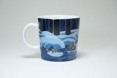 画像2: No.2-2 ARABIAムーミンマグ/2007年/冬/スノーランタン/Snow Lantern/廃盤/箱無し/未使用品 (2)