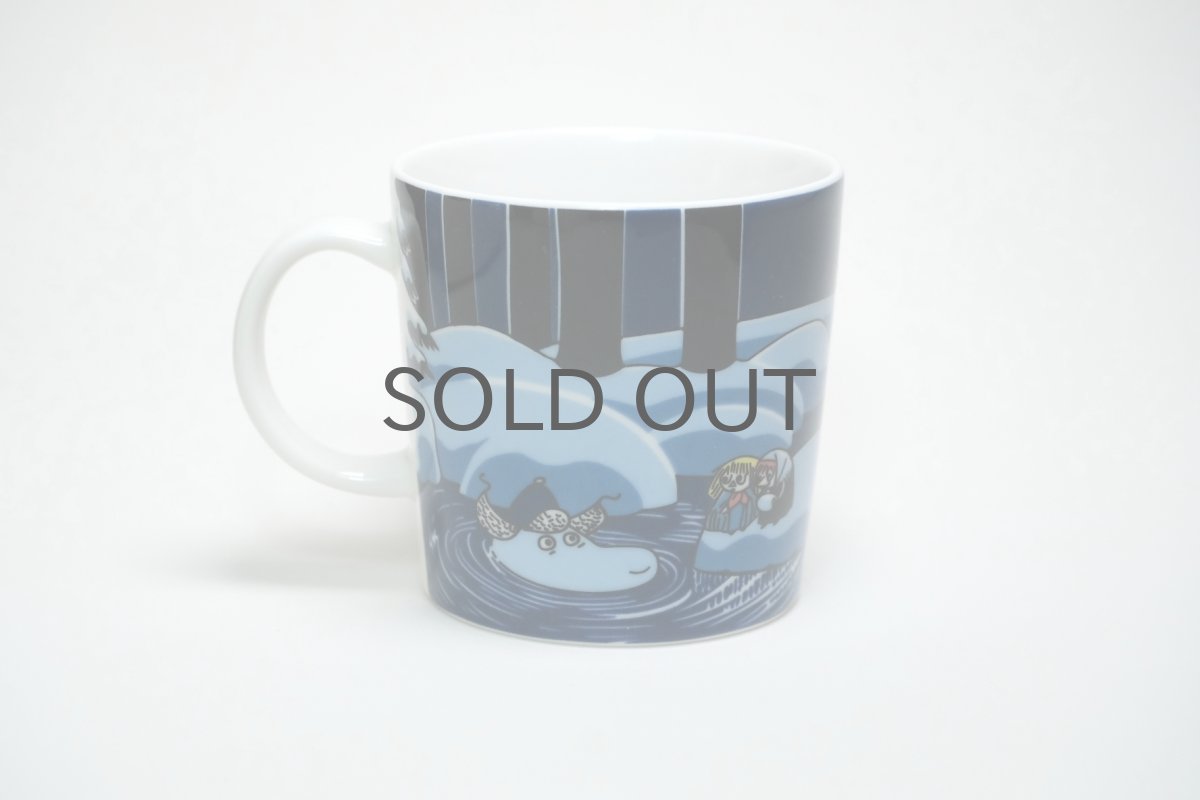 画像2: No.2 ARABIAムーミンマグ/2007年/冬/スノーランタン/Snow Lantern/廃盤/箱無し (2)