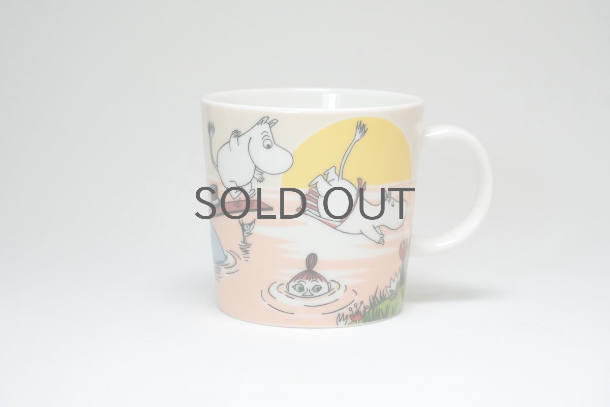 画像1: No.2-4 ARABIA/ムーミンマグ/2019年/夏マグ/イブニングスイム/Evening Swim/廃盤/箱無し/未使用品 (1)