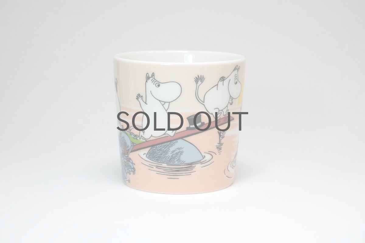 画像2: No.2-4 ARABIA/ムーミンマグ/2019年/夏マグ/イブニングスイム/Evening Swim/廃盤/箱無し/未使用品 (2)