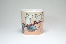 画像2: No.2-4 ARABIA/ムーミンマグ/2019年/夏マグ/イブニングスイム/Evening Swim/廃盤/箱無し/未使用品 (2)