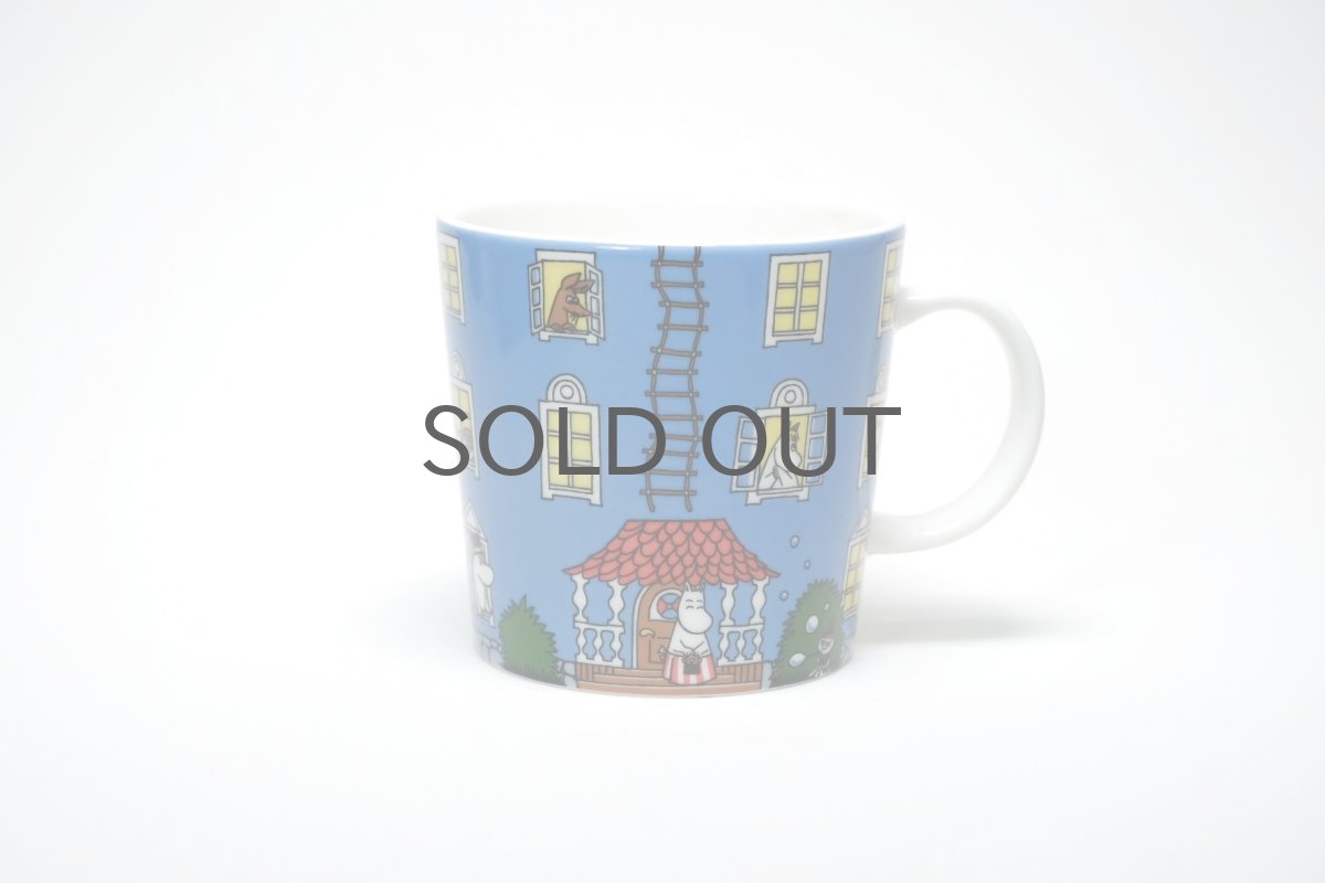画像1: No.31 ARABIA/ムーミンマグ/2015年限定/ムーミン70周年記念マグ/ムーミンハウス/スペシャルボックス付き/未使用品 (1)