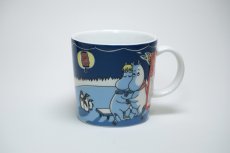 画像1: No.3 ARABIA/ムーミンマグ/2008年/冬限定/ボンファイヤー/Winter Bonfire/廃盤/箱無し/未使用品 (1)