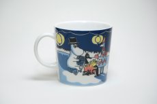 画像2: No.3 ARABIA/ムーミンマグ/2008年/冬限定/ボンファイヤー/Winter Bonfire/廃盤/箱無し/未使用品 (2)