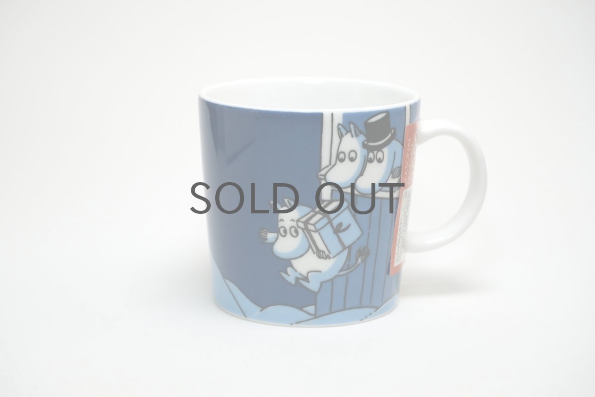 画像1: No.5 ARABIA/ムーミンマグ/2009年/冬限定/クリスマスサプライズ/Christmas Surprise/廃盤/箱無し/未使用 (1)