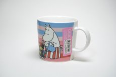 画像3: No.6 ARABIA/ムーミンマグ/2010年/夏マグ/ローズガーデン/Rose Garden/ムーミンママ/廃盤/箱無し/未使用品 (3)