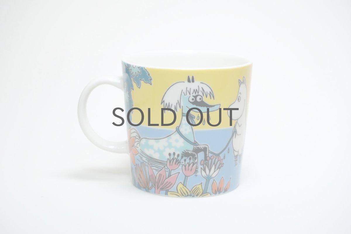 画像2: No.8 ARABIA/ムーミンマグ/2012年/夏マグ/プリマドンナの馬/廃盤/箱無し/未使用品 (2)