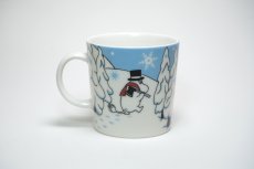 画像2: No.9 ARABIA/ムーミンマグ/2012年/冬マグ/ウィンターフォレスト/廃盤/スペシャルボックス付き (2)