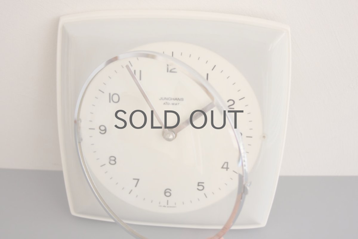 画像2: ヴィンテージ陶製 壁掛け時計 Junghsns製 ドイツ ライトグレー (2)