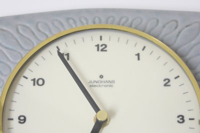 画像2: ヴィンテージ陶製　壁掛け時計　Junghsns製 ドイツ ライトブルー　新品クロックムーブメント使用