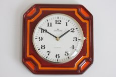画像1: ヴィンテージ陶製　壁掛け時計　Junghans製 ドイツ レンガ×オレンジ　新品クロックムーブメント使用 (1)