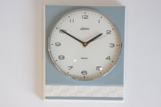 画像1: ヴィンテージ陶製　壁掛け時計　Kaiserカイザー製　ドイツ ペールブルー　新品クロックムーブメント使用 (1)