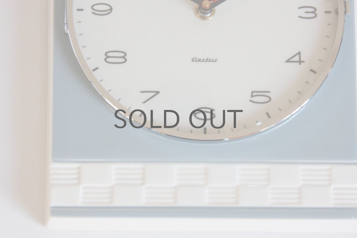 画像4: ヴィンテージ陶製　壁掛け時計　Kaiserカイザー製　ドイツ ペールブルー　新品クロックムーブメント使用 (4)