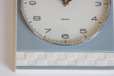 画像4: ヴィンテージ陶製　壁掛け時計　Kaiserカイザー製　ドイツ ペールブルー　新品クロックムーブメント使用 (4)
