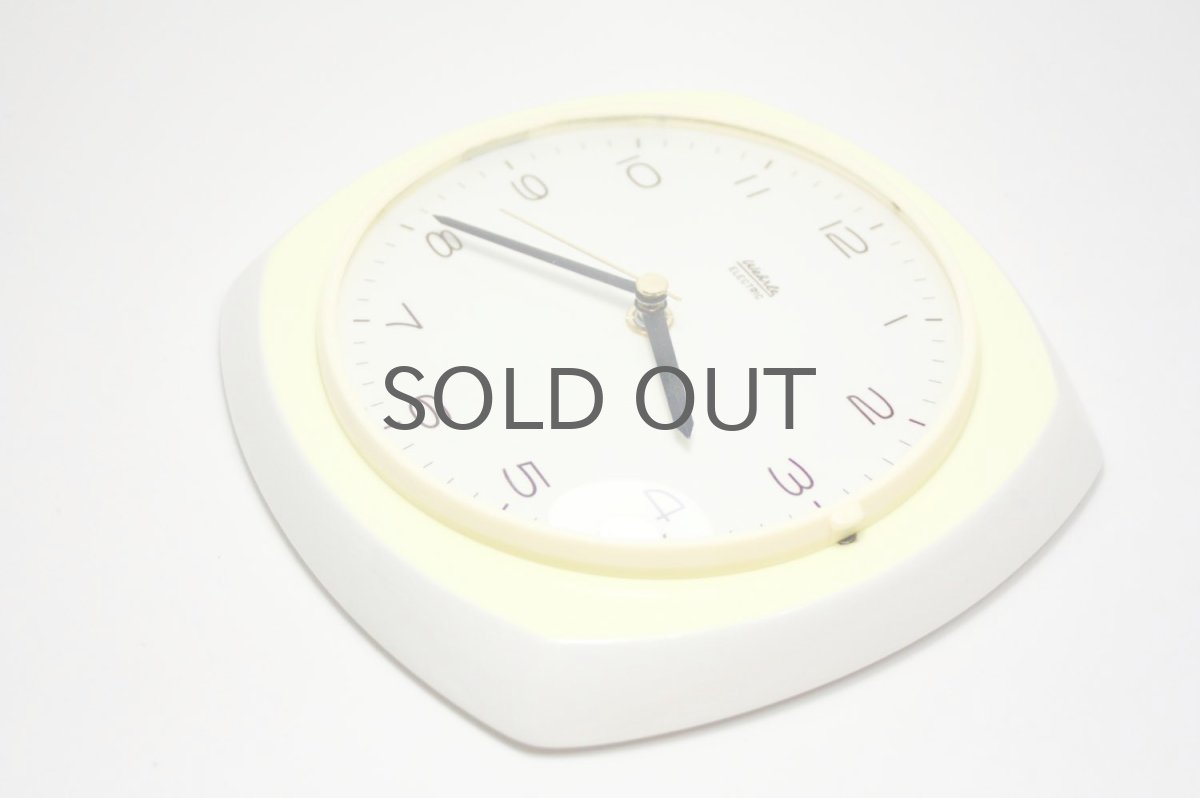 画像3: ビンテージ陶製壁掛け時計/Wehrle製/ドイツ/ペールイエロー/新しいムーブメント交換済み (3)