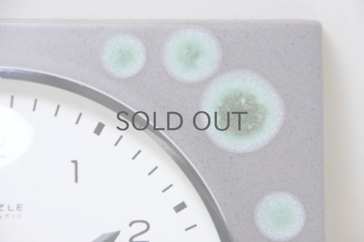 画像2: ビンテージ陶製壁掛け時計／KIENZLE製 ／ドイツ／グレイ＆グリーンドット (2)