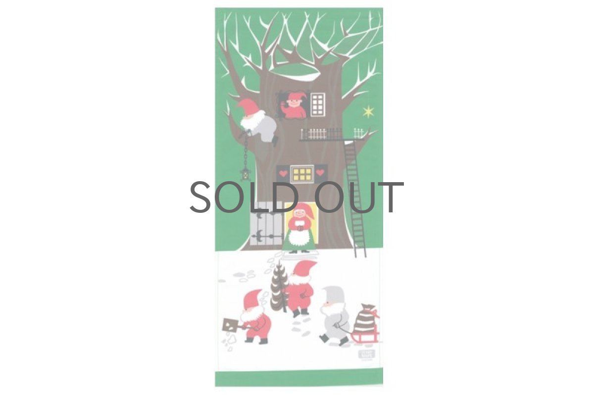 画像1: 北欧クリスマスタペストリー／ジェリー ロウプ／森のツリーハウス/新品 (1)