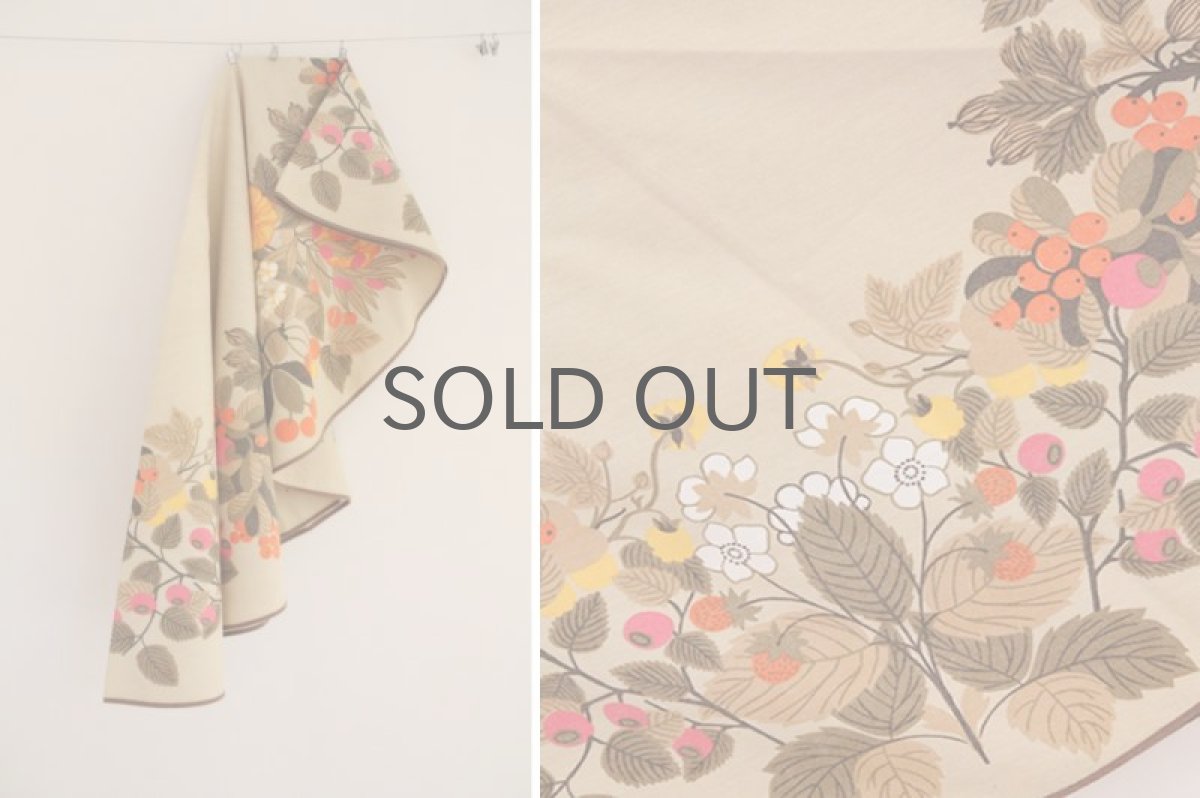 画像2: 北欧ヴィンテージファブリック  円形 秋色ベリーテーブルクロス (2)