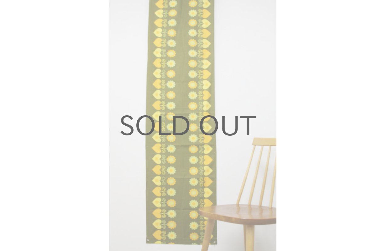 画像2: 北欧ヴィンテージファブリック　オリーブグリーン×イエロー　ハート柄 (2)