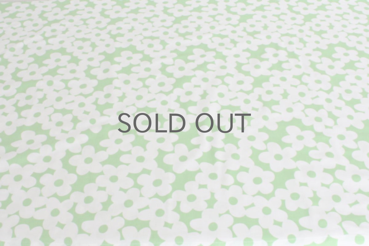 画像3: 北欧ヴィンテージファブリック ライトグリーン×白花 (3)