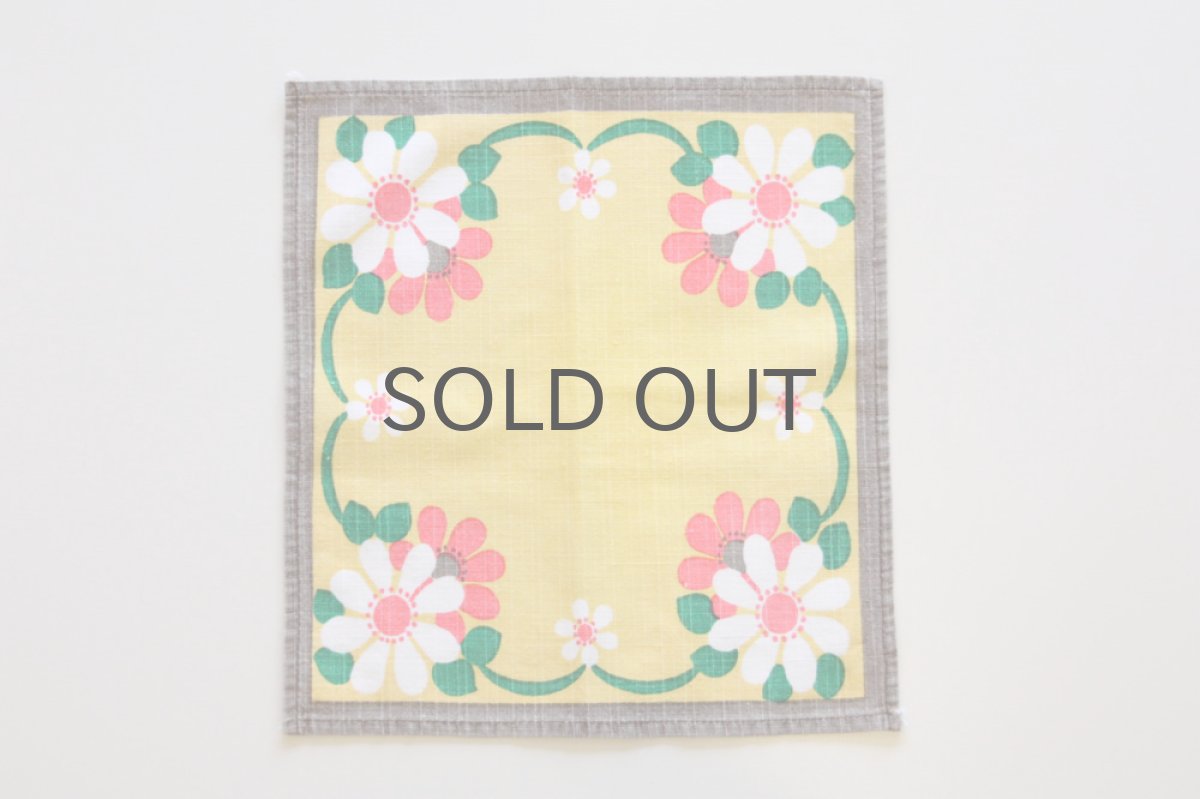 画像3: 北欧ヴィンテージファブリック  小さなクロス イエローフラワーS (3)