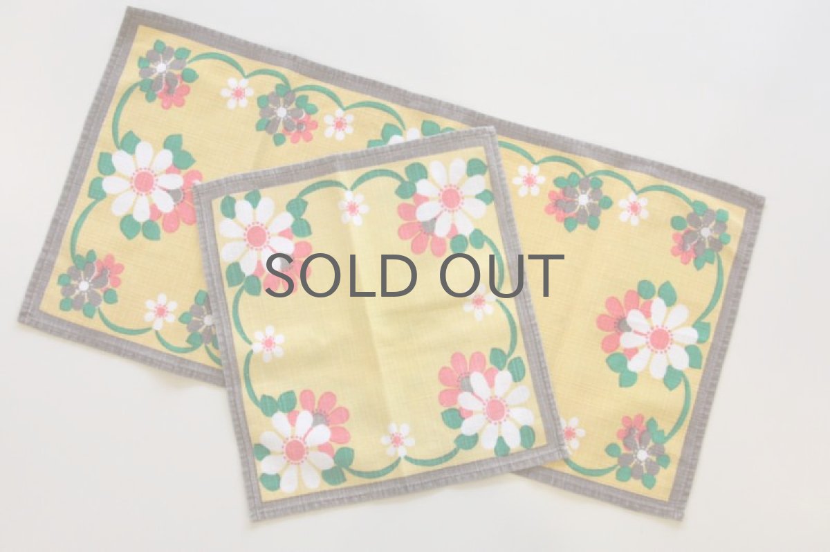 画像2: 北欧ヴィンテージファブリック  小さなクロス イエローフラワーS (2)