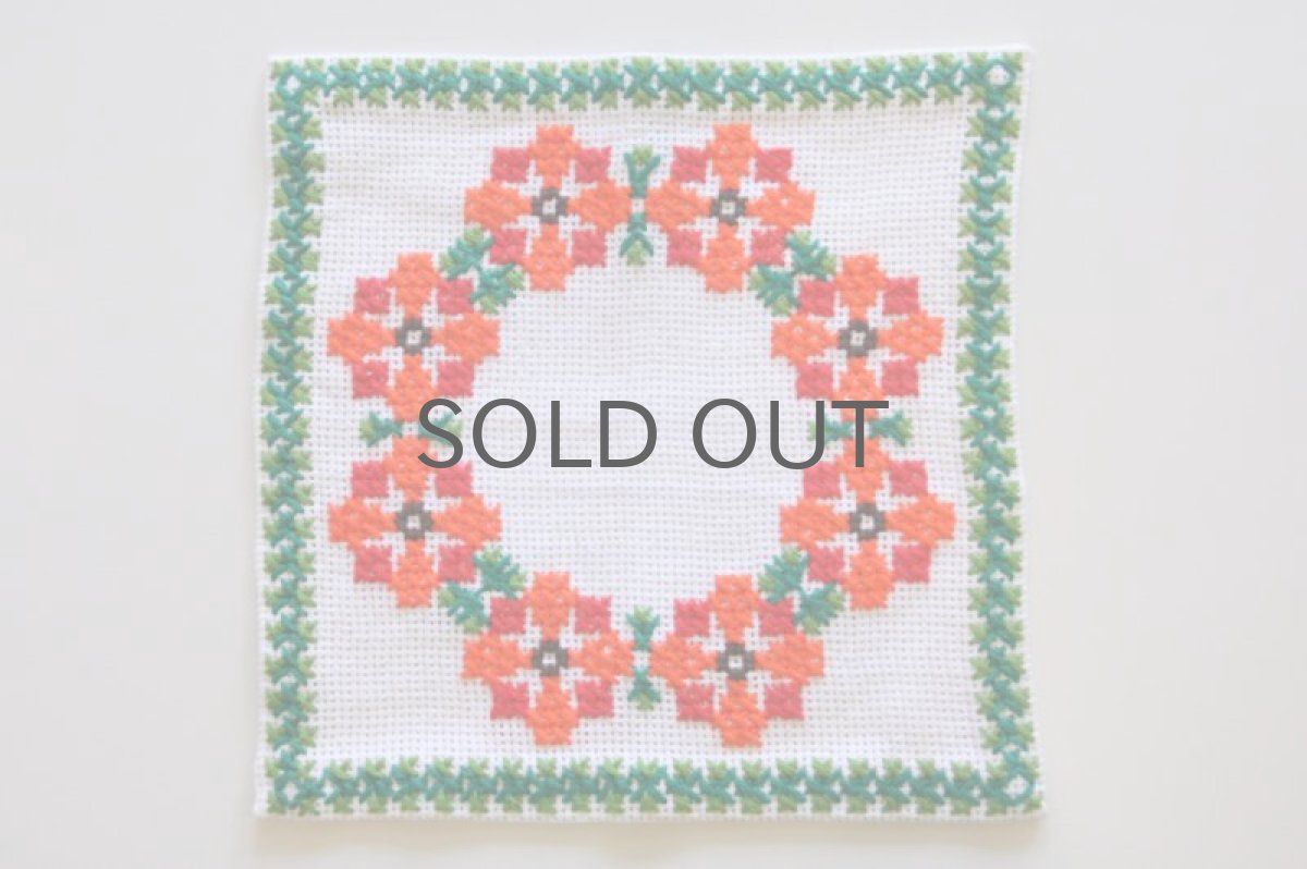 画像2: 北欧ヴィンテージファブリック  小さなクロス クロスステッチ レッド&グリーン (2)