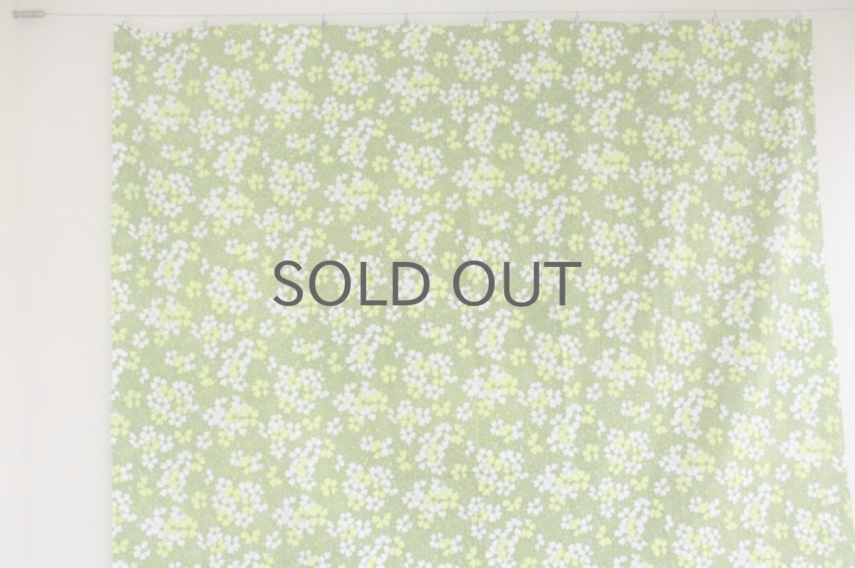 画像3: 北欧ヴィンテージファブリック ライムグリーン小花  (3)