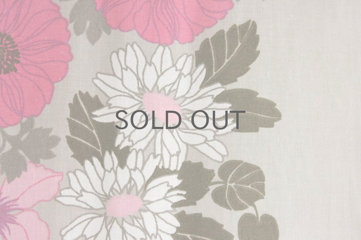 画像3: 北欧ヴィンテージファブリック 生成り×ピンク花 (3)