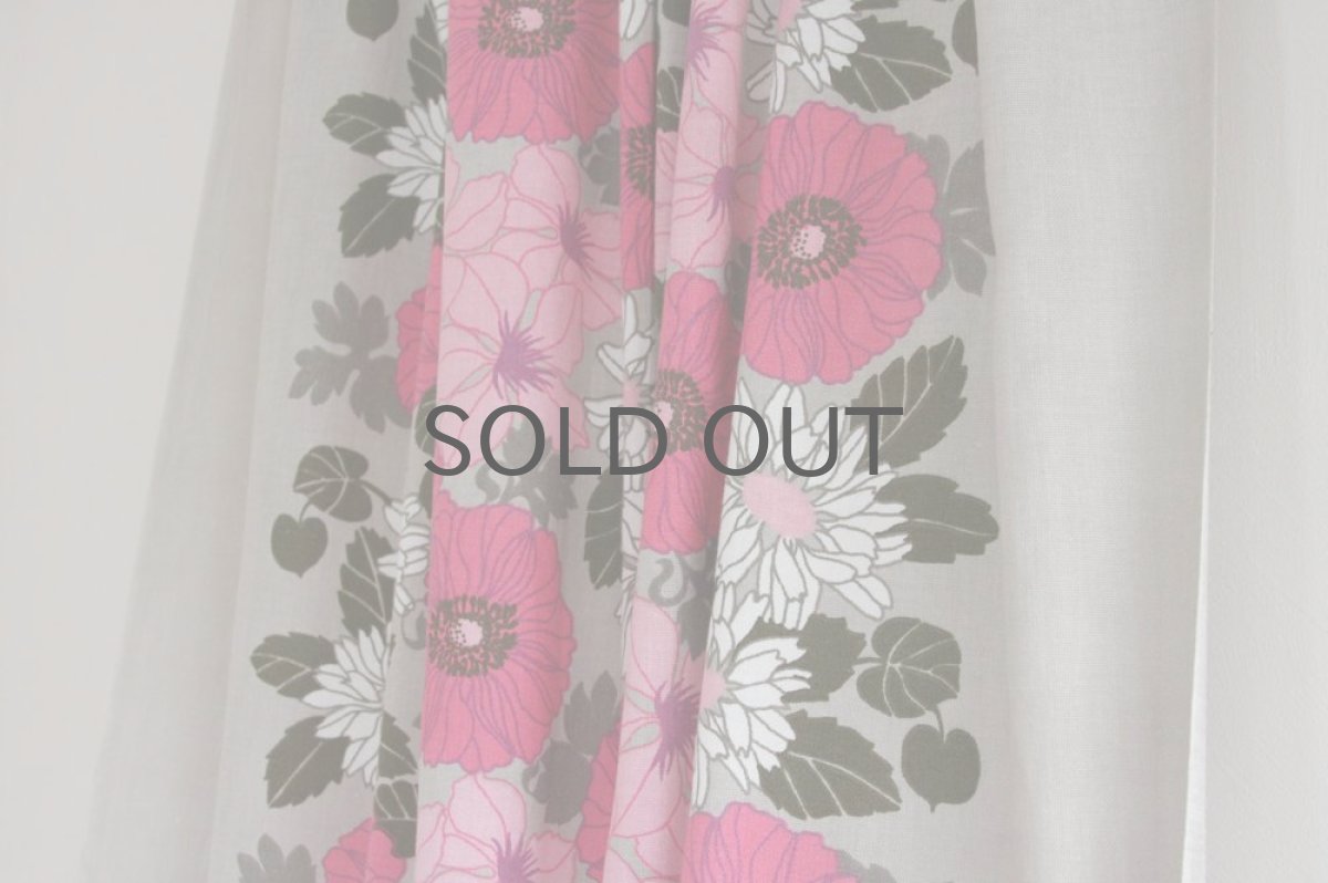 画像4: 北欧ヴィンテージファブリック 生成り×ピンク花 (4)