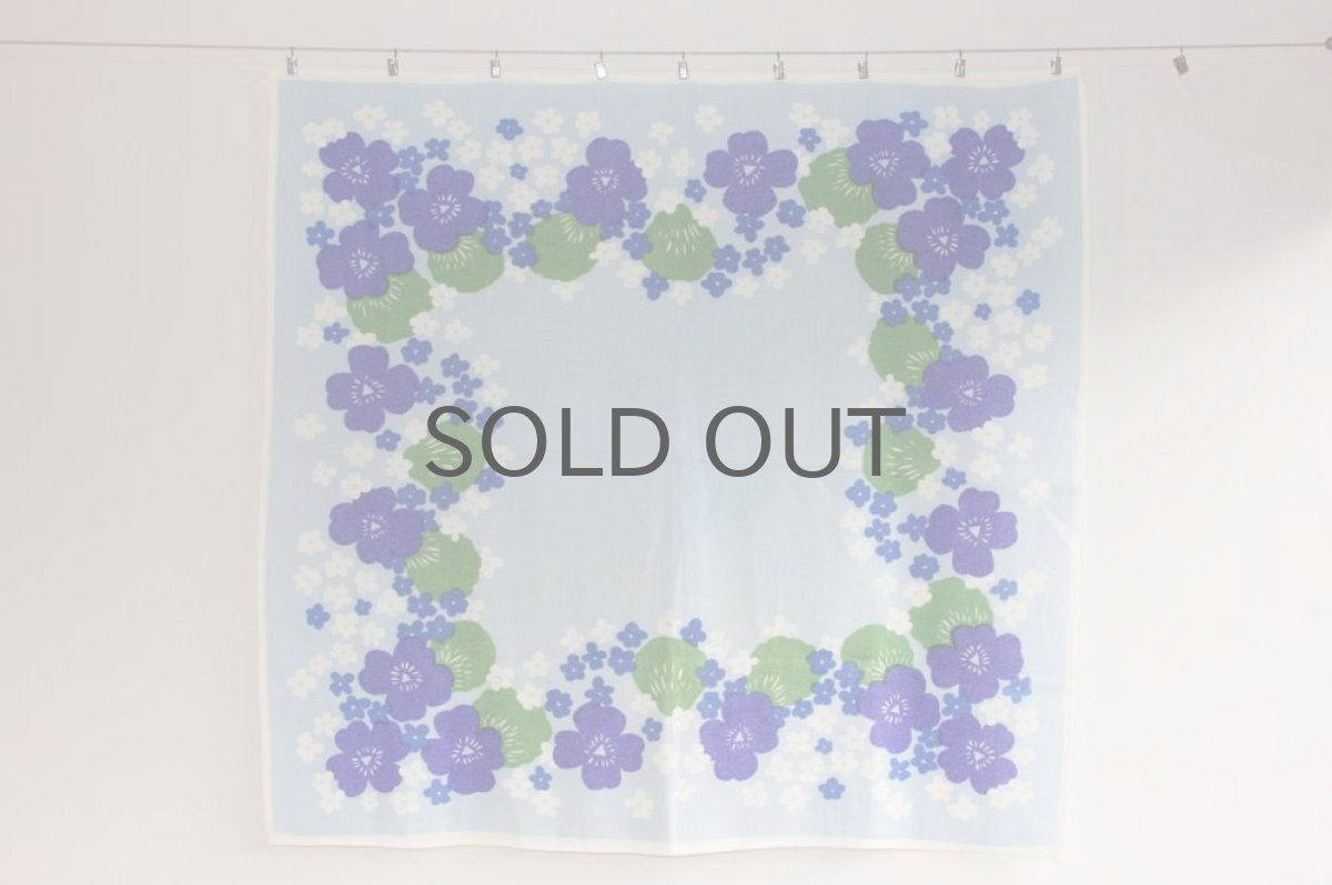 画像2: 北欧ヴィンテージ テーブルクロス ブルー花柄 (2)